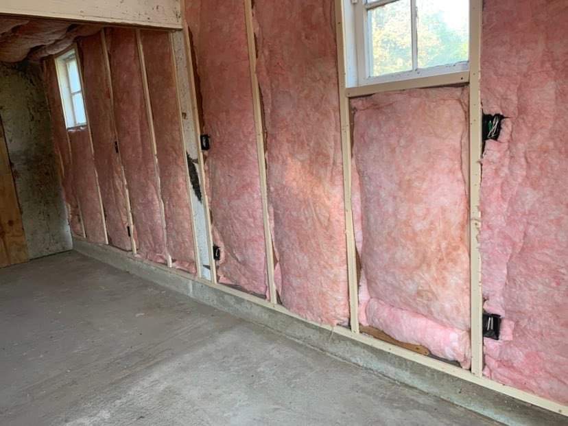 A room with pink walls and windows in it